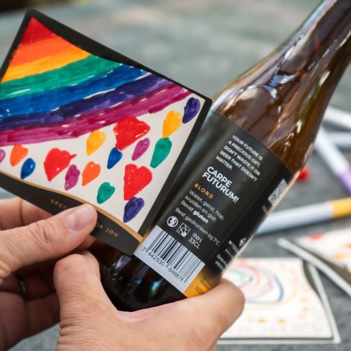 Etiket plakken op fles instructies