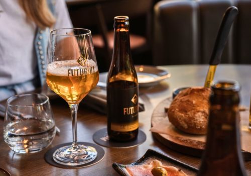 3 redenen waarom bier bij eten beter werkt dan wijn